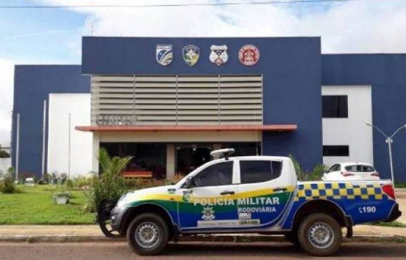 Após espancar esposa na frente dos filhos, homem ameaça assassinar todos e enterrar corpos em área de mata