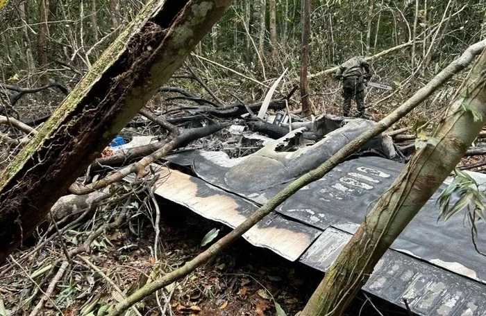 FAB derruba avião invasor e mata traficantes na Amazônia