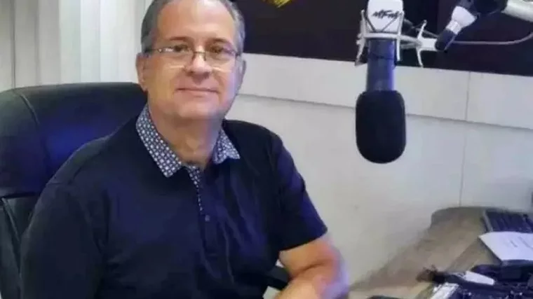 Locutor morre ao vivo durante programa de rádio no Dia Mundial do Rádio
