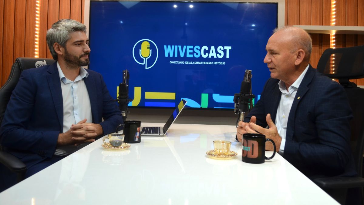 Ezequiel Neiva compartilha sua trajetória e planos políticos em entrevista no WivesCast