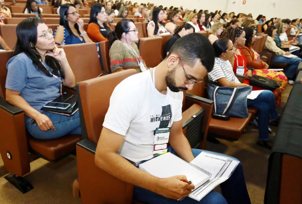 Seduc/GO promove encontro formativo para professores de Matemática e Língua Portuguesa da rede estadual de ensino